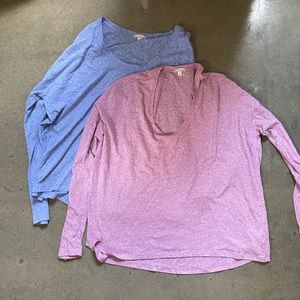 2 gap t shirts